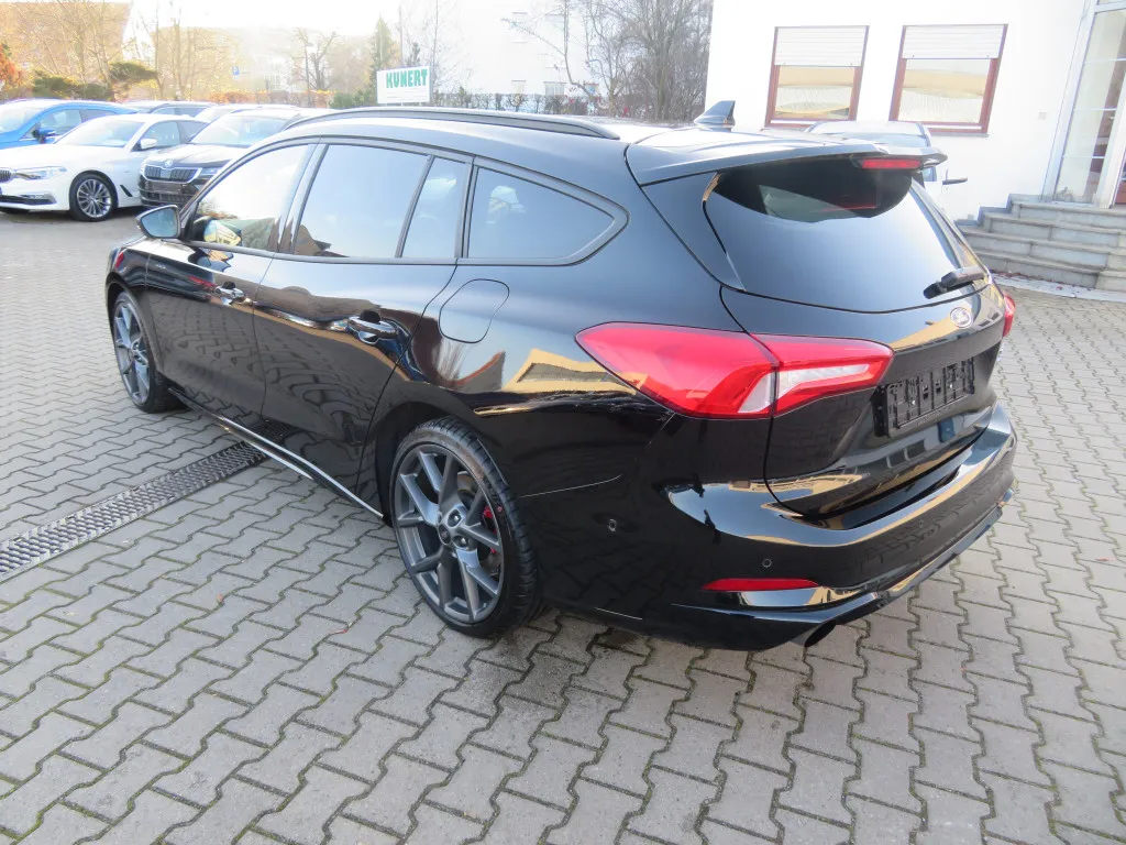 Ford Focus TURNIER 2,3 ST*PERFORMANCE*NAVI*IACC* Image 4